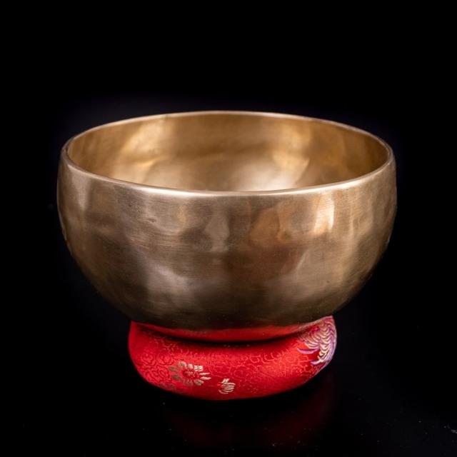 【送料無料】 【一点物】アンティックシンギングボウル【音階 F】約820g(スティック付属) / アンティーク ネパール 楽器 シンギングボール 仏教 瞑想 民族楽器 インド楽器 エスニック楽器 ヒーリング楽器