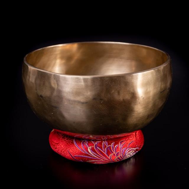 【送料無料】 【一点物】アンティックシンギングボウル【音階 E】約920g(スティック付属) / アンティーク ネパール 楽器 シンギングボール 仏教 瞑想 民族楽器 インド楽器 エスニック楽器 ヒーリング楽器