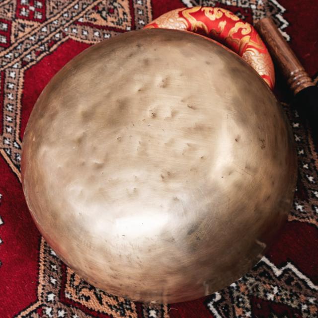 【送料無料】 【一点物】アンティックシンギングボウル【音階：A】約2449g(スティック付属) / アンティーク ネパール 楽器 シンギングボール 仏教 瞑想 民族楽器 インド楽器 エスニック楽器 ヒーリング楽器_5