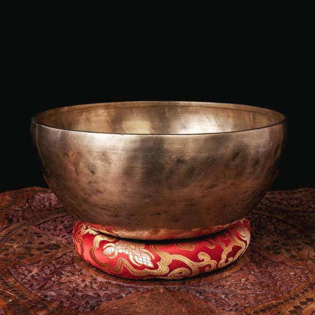 【送料無料】 【一点物】アンティックシンギングボウル【音階：F】約2266g(スティック付属) / アンティーク ネパール 楽器 シンギングボール 仏教 瞑想 民族楽器 インド楽器 エスニック楽器 ヒーリング楽器