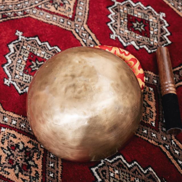 【送料無料】 【一点物】アンティックシンギングボウル【音階：Ab】約951g(スティック付属) / アンティーク ネパール 楽器 シンギングボール 仏教 瞑想 民族楽器 インド楽器 エスニック楽器 ヒーリング楽器_5