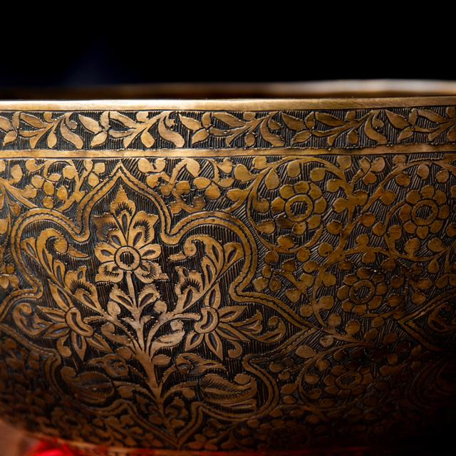 送料無料】 【一点物】花梗文様 彫琢深彫仕上げ シンギングボウル 直径