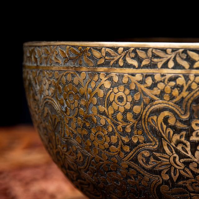 送料無料】 【一点物】花梗文様 彫琢深彫仕上げ シンギングボウル 直径