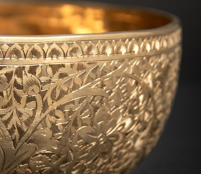 【送料無料】 【一点物】彫り込みアンティックシンギングボウル【音階 A】約1500g(スティック付属) / アンティーク ネパール 楽器 シンギングボール 仏教 瞑想 民族楽器 インド楽器 エスニック楽器 ヒーリング楽器_2