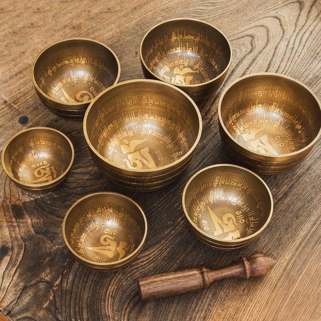 【送料無料】 チャクラ シンギングボウルセット 彫り込み仕上 / シンギングボール ネパール 楽器 打楽器 民族楽器 仏教 瞑想 インド楽器 エスニック楽器 ヒーリング楽器