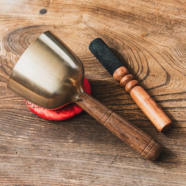 【送料無料】 ハンドル付き 高音質シンギングボウル 直径10cm 長さ22cm程度 / シンギングボール ネパール 楽器 打楽器 仏教 瞑想 yoga ヨガ 用品の通販は 21,593円