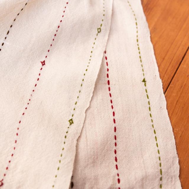 【送料無料】 ブジョーディ村の手織りショール / ストール マフラー ブランケット カッチ 刺繍 TIRAKITA(ティラキタ) ドゥパッタ スカーフ レディース エスニック衣料 アジアンファッション エスニックファッション_7