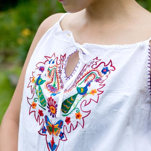 カラフル刺繍の白いキャミソール チュニック コットン シャツ 女性用 トップス レディース エスニックファッション 袖なし エスニックの通販はau Pay マーケット インド アジアの雑貨と衣料 Tirakita