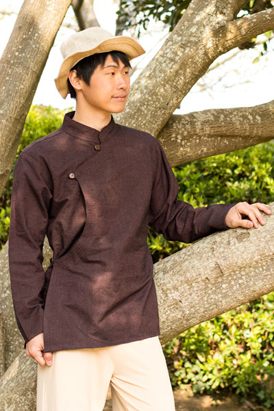 シンプルコットンのアシンメトリークルタ シャツ ブラウン系 メンズ エスニック衣料 アジアンファッション エスニックファッションの通販はau Pay マーケット インド アジアの雑貨と衣料 Tirakita