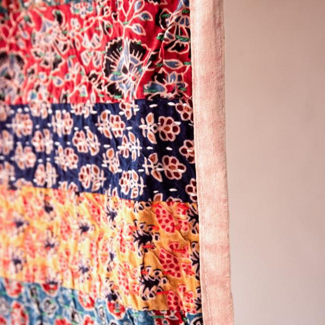 【送料無料】 【展覧会出品用 最高級品 １点物】カンタ刺繍とバルメール村の美しいアップリケの特大マルチクロス 【約278cm x 225cm】 グリーン / 大判布 大きい ベッドカバー 壁掛け アジアン インテリア エスニック_9