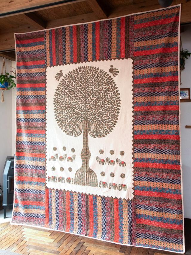 【送料無料】 【展覧会出品用 最高級品 １点物】カンタ刺繍とバルメール村の美しいアップリケの特大マルチクロス 【約278cm x 225cm】 グリーン / 大判布 大きい ベッドカバー 壁掛け アジアン インテリア エスニック_1