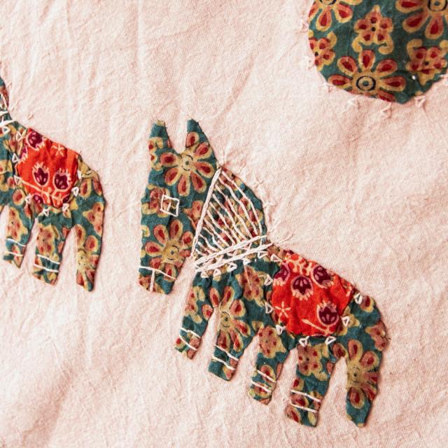 【送料無料】 【展覧会出品用 最高級品 １点物】カンタ刺繍とバルメール村の美しいアップリケの特大マルチクロス 【約278cm x 225cm】 グリーン / 大判布 大きい ベッドカバー 壁掛け アジアン インテリア エスニック_5