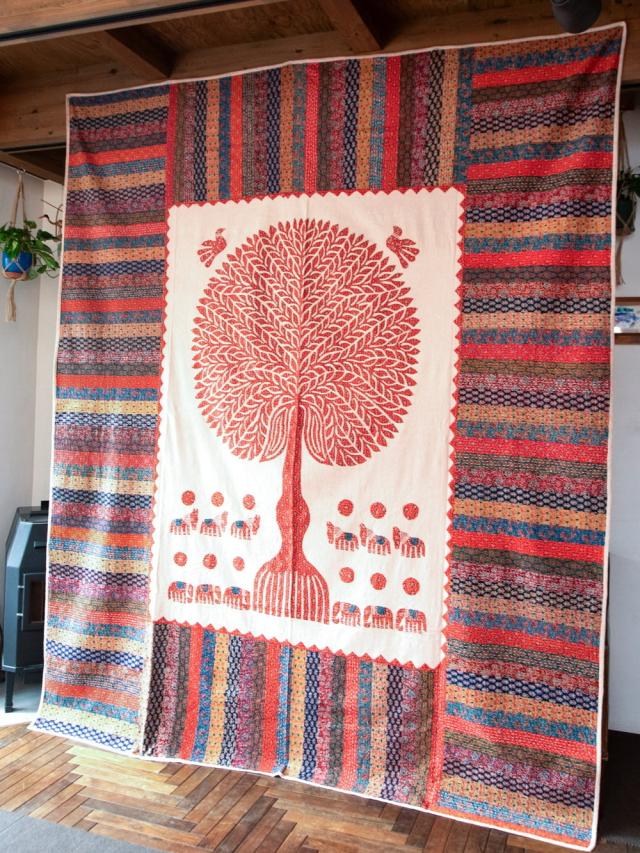 【送料無料】 【展覧会出品用 最高級品 １点物】カンタ刺繍とバルメール村の美しいアップリケの特大マルチクロス 【約278cm x 225cm】 オレンジ / 大判布 大きい ベッドカバー 壁掛け アジアン インテリア エスニック_1