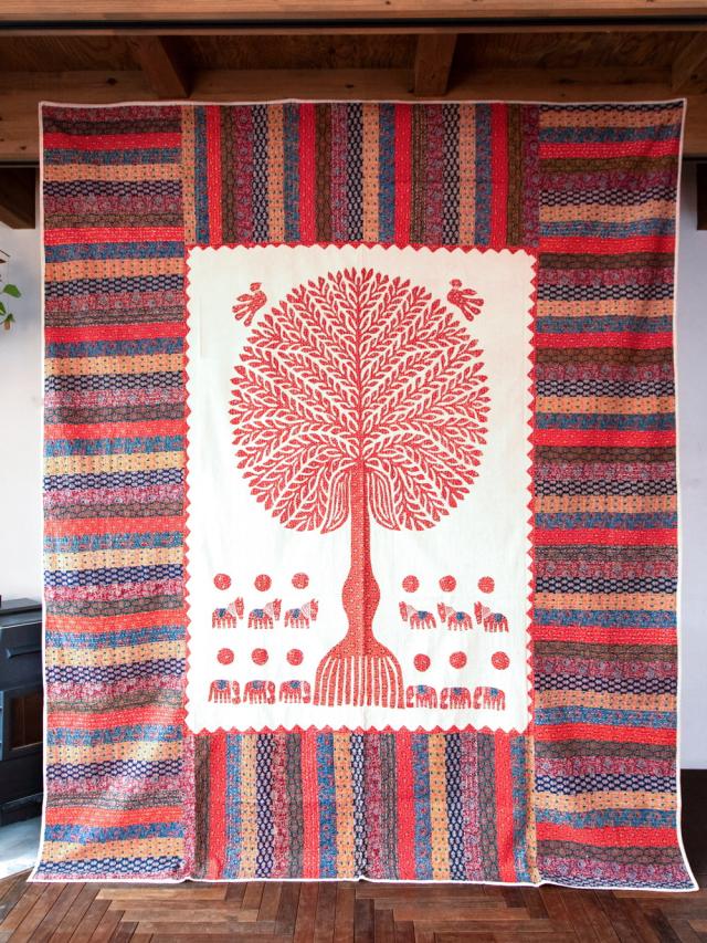 【送料無料】 【展覧会出品用 最高級品 １点物】カンタ刺繍とバルメール村の美しいアップリケの特大マルチクロス 【約278cm x 225cm】 オレンジ / 大判布 大きい ベッドカバー 壁掛け アジアン インテリア エスニック