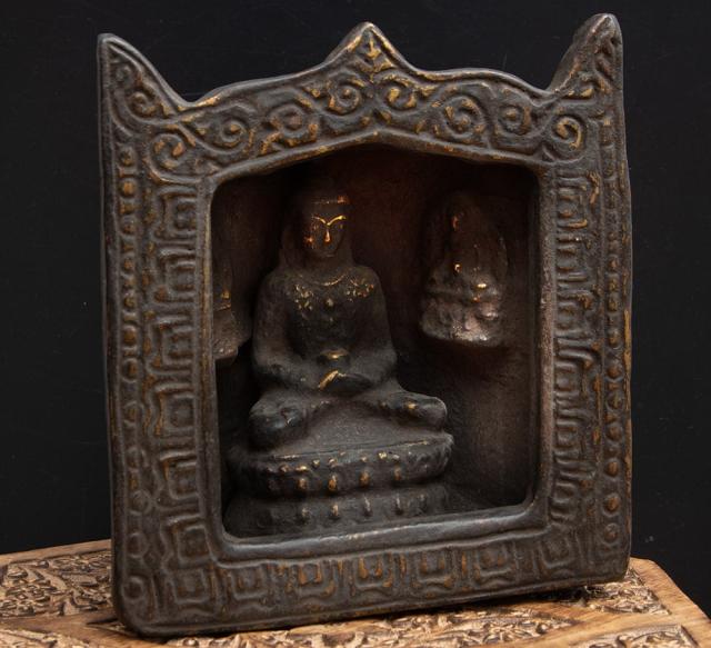 【送料無料】 アミターバ 阿弥陀如来の厨子【木製 一点物 高さ 20cm】 / チベット チベット仏像 チベット密教 ネパール仏像 ブッダ像 アジアン インテリア エスニックの通販は