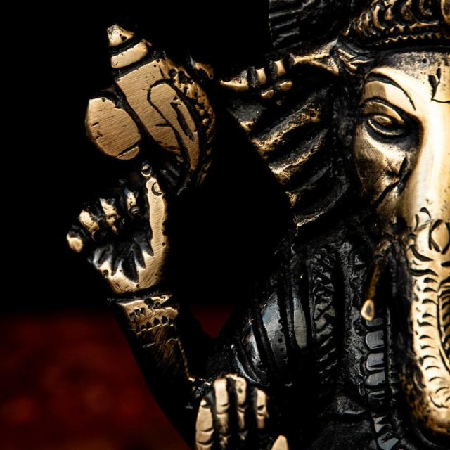 送料無料 ガナパティ ガネーシュ 仏像 神像 ガネーシャ 坐像 重厚なブラス製 高さ17.5cm程度 インド 神様 置物 ガネーシャ 坐像 重厚なブラス製 高さ18.5cm程度 ⁄ ガナパティ