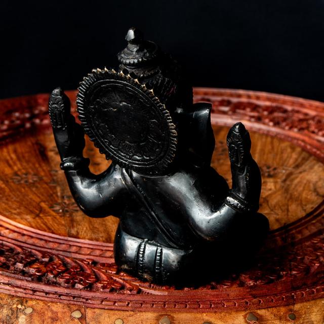 【送料無料】 ガネーシャ 坐像 重厚なブラス製 高さ12cm程度 / ガナパティ ガネーシュ 仏像 神像 インド 神様 置物 エスニック アジア 雑貨の通販は