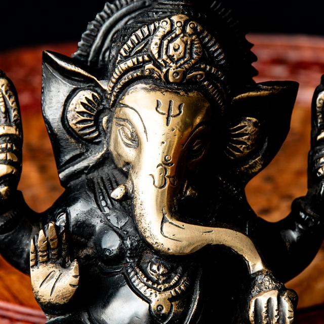 【送料無料】 ガネーシャ 坐像 重厚なブラス製 高さ12cm程度 / ガナパティ ガネーシュ 仏像 神像 インド 神様 置物 エスニック アジア 雑貨の通販は