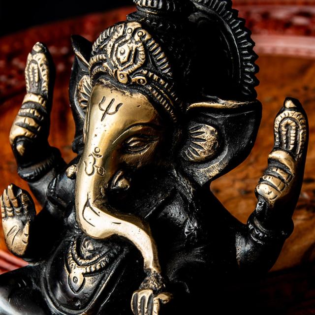 【送料無料】 ガネーシャ 坐像 重厚なブラス製 高さ12cm程度 / ガナパティ ガネーシュ 仏像 神像 インド 神様 置物 エスニック アジア 雑貨の通販は