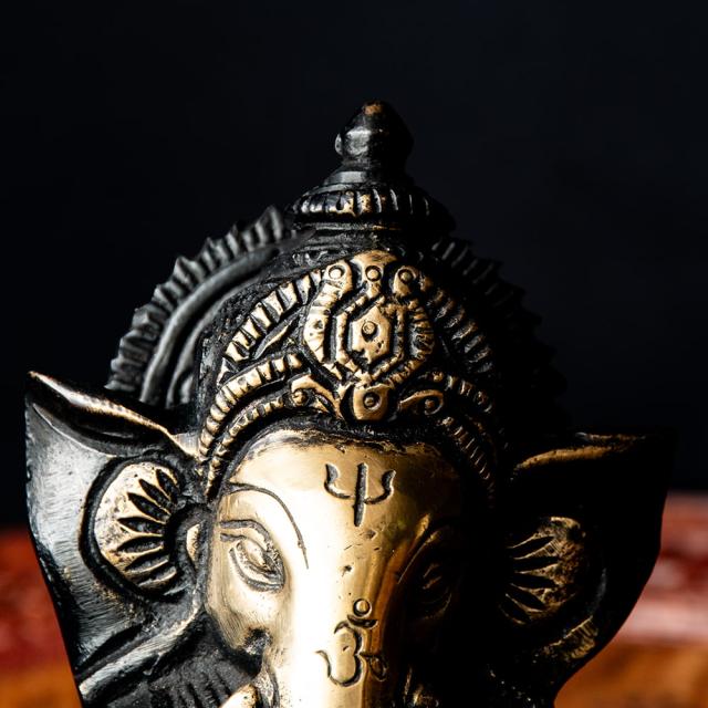 【送料無料】 ガネーシャ 坐像 重厚なブラス製 高さ12cm程度 / ガナパティ ガネーシュ 仏像 神像 インド 神様 置物 エスニック アジア 雑貨の通販は