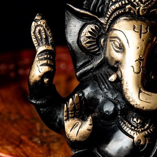 【送料無料】 ガネーシャ 坐像 重厚なブラス製 高さ12cm程度 / ガナパティ ガネーシュ 仏像 神像 インド 神様 置物 エスニック アジア 雑貨の通販は