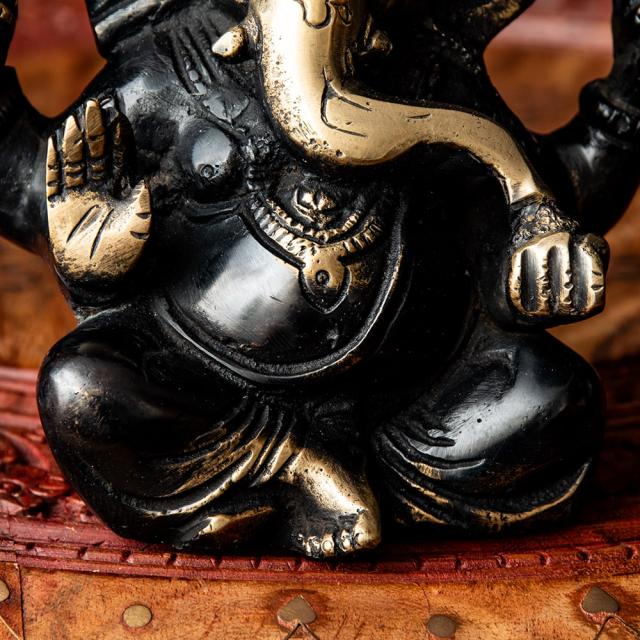 【送料無料】 ガネーシャ 坐像 重厚なブラス製 高さ12cm程度 / ガナパティ ガネーシュ 仏像 神像 インド 神様 置物 エスニック アジア 雑貨の通販は