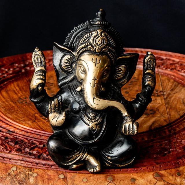 【送料無料】 ガネーシャ 坐像 重厚なブラス製 高さ12cm程度 / ガナパティ ガネーシュ 仏像 神像 インド 神様 置物 エスニック アジア 雑貨の通販は仏像