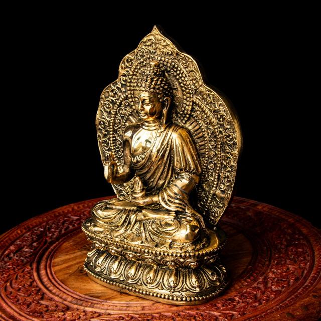 送料無料】 釈迦牟尼仏 坐像 光り輝くブラス製 高さ 26.5cm程度 / ブッダ