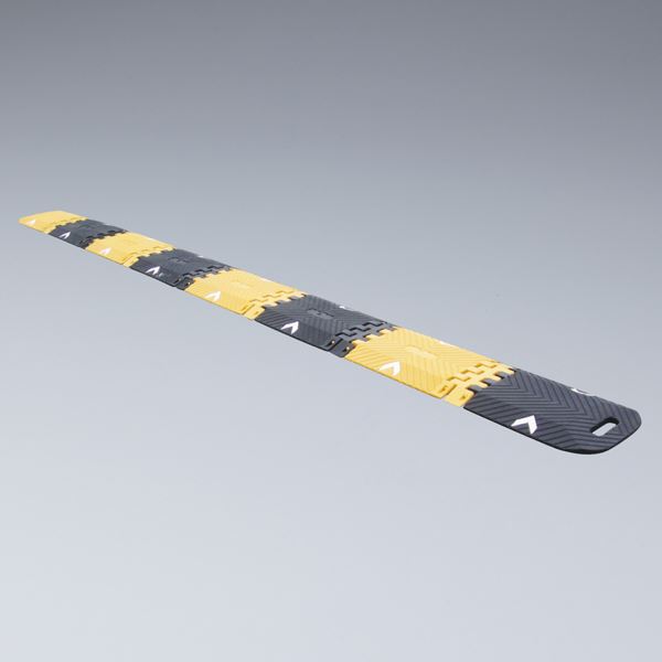スピードハンプ 減速-7 カラー：黄黒トラ模様〔代引不可〕