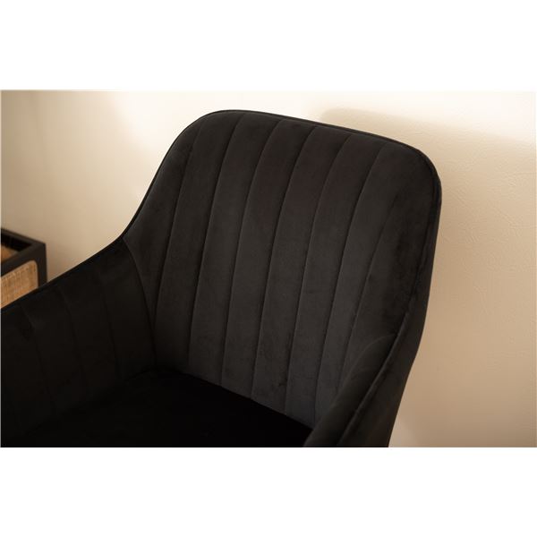 パーソナルチェア リビングチェア 約幅58cm ブラック キャスター付 組立品 リビング ダイニング インテリア家具 店舗 備品 什器〔代引不可〕の通販は