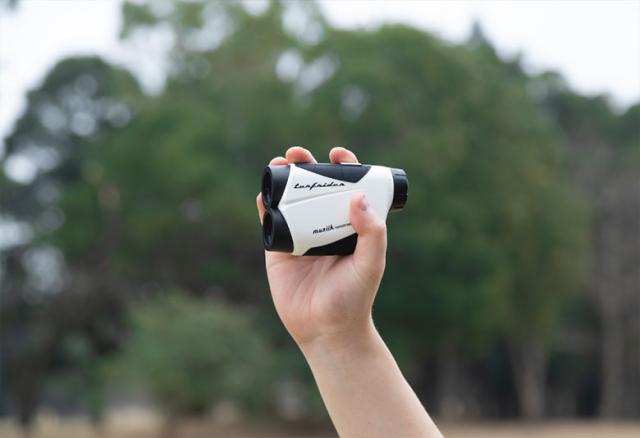 新品大得価 ☆即日出荷☆ムジーク Muziik Turfrider Laser Rangefinder の通販はau PAY マーケット - アトミックゴルフ|商品ロットナン ゴルフ ターフライダー レーザーファインダー レーザー 距離計測器 ホワイト 得価定番