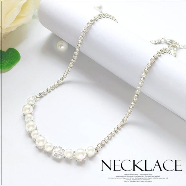 エレガントなパールネックレス