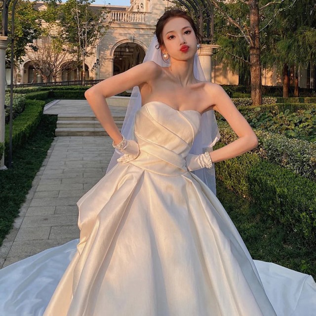 ウェディングドレス 結婚式 挙式 オフショルダー シンプル 20代