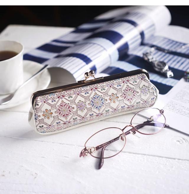 説明2【送料無料】【日本製】【本革】京都友禅手染め文庫革マルチ・リーディンググラスケース【友禅文庫】ペンケース・老眼鏡・シニアグラス・拡大鏡・筆箱・女性用・レディース・和風・和柄・ステーショナリー・筆入れ・国産