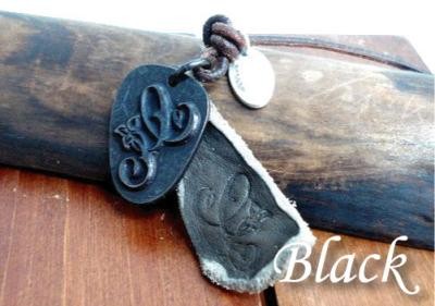 アンティークスタンプレザーネックレス