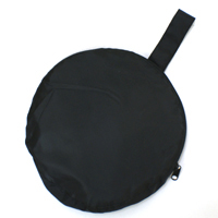 商品撮影や人物撮影に！★80cm、丸型レフ板(PT6680)逆行からの撮影、テレビ撮影、写真撮影などに使うレフ板です。ひねって畳めばわずか33cm、専用のポーチ付きで持ち運びが大変便利。