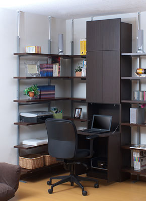 パソコンデスクの周りに