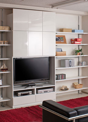 テレビボードの周りに