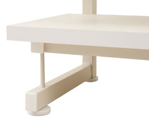 脚部アジャスター付き