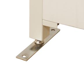 つっぱり式パーテーションボード　木製の床にビス止めできるプレートタイプ。