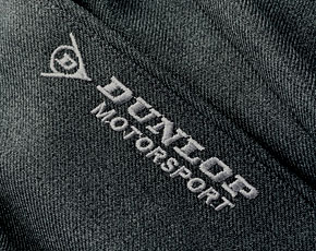 ロゴ刺しゅう入り