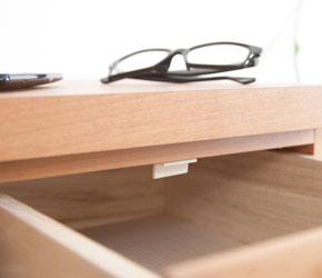 引出しにはストッパー付き