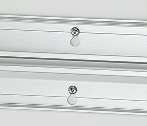 木壁用ネジで取付け