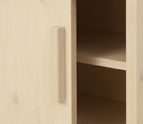 カウンター下 引戸収納キャビネット　天然木の取っ手