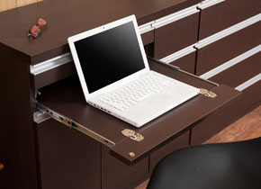 ワイドなデスク面