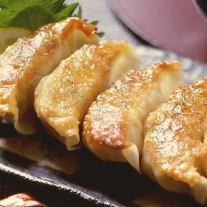 ジューシ！旨い！と唸る房総ジャンボ餃子