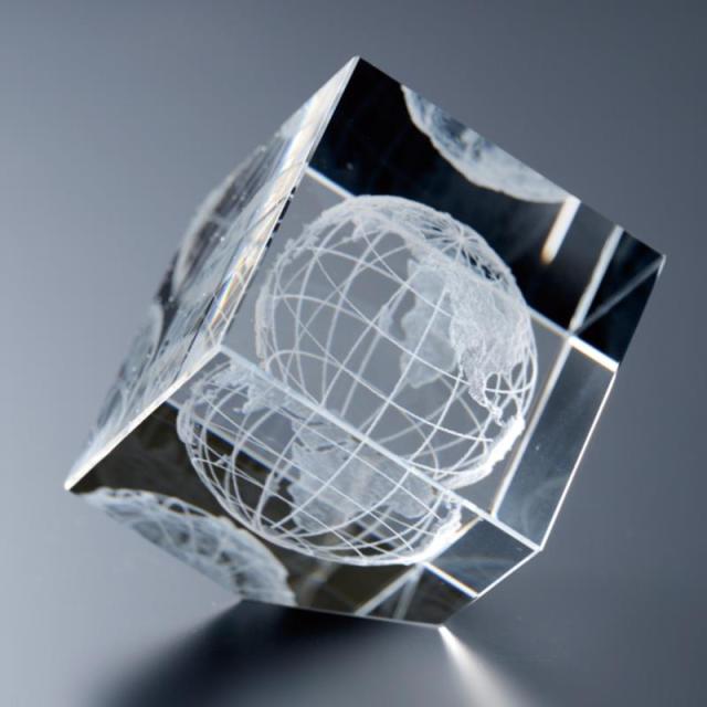 販促、ノベルティ,記念品は:3D地球儀入りクリスタル・オーナメント LCG-555