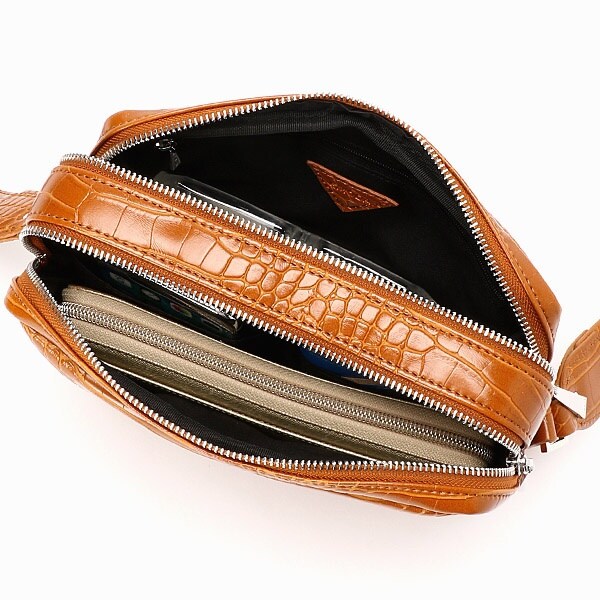 人気商品再入荷 エモダ Emoda エモダ クロコダイル型押しスクエアショルダーバッグ ブランド直営 Conetica Com Mx