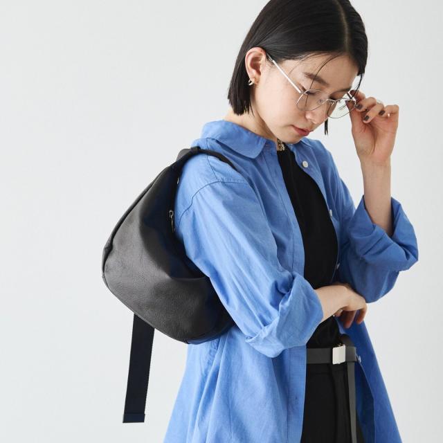 ラシット（russet）/ソフトレザーラウンドショルダーバッグ〈UNISEX