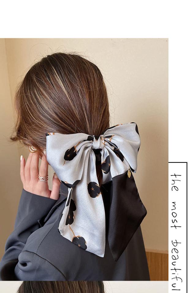 極美品☆グッチ GG柄シュシュ　ヘアゴム　ヘアアクセサリー リボン 花柄 極美品☆グッチ GG柄シュシュ ヘアゴム ヘアアクセサリー リボン 花柄